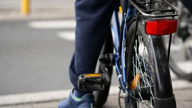 Kask obowiązkowy dla młodych rowerzystów. Co przed drogą do szkoły w Tczewie