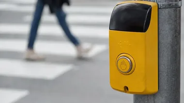 Przy szkołach w Tczewie pojawiły się patrole. Strażnicy reagują na wykroczenia