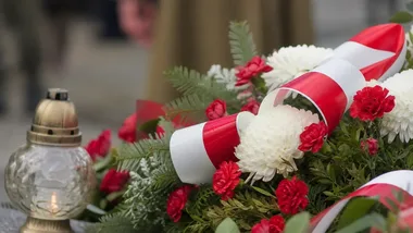 Pod pomnikiem przypomniano o agresji ZSRR i losie setek tysięcy Polaków