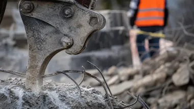 Przęsło Mostu Tczewskiego opuszczone. Teraz stalowa konstrukcja trafi na brzeg