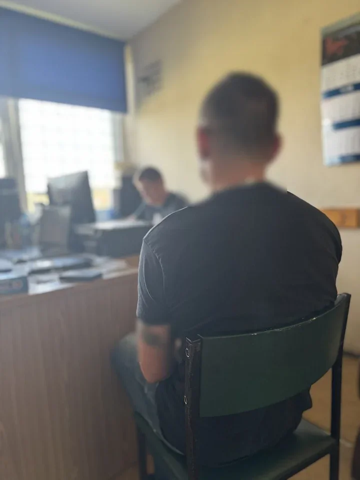 Policjanci skontrolowali Suzuki. 47-latek miał marihuanę także w mieszkaniu