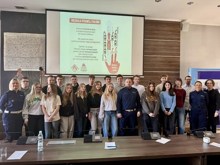 Młodzi kierowcy w Tczewie dostali odpowiedzi, które mogą zmienić pierwsze jazdy