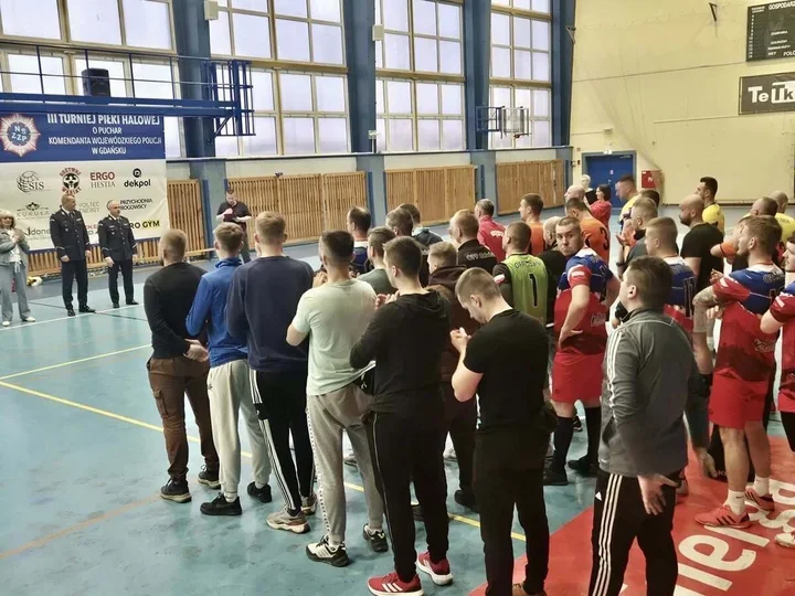 Policyjny turniej w Tczewie zaskoczył wynikiem i charytatywnym finałem