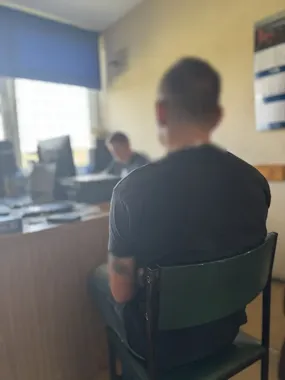 Policjanci skontrolowali Suzuki. 47-latek miał marihuanę także w mieszkaniu