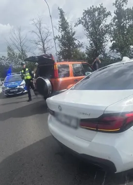 Po czołowym zderzeniu próbował uciec. 36-latek miał zaatakować policjanta