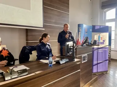 W Tczewie szykują debatę, która ma chronić seniorów przed oszustami