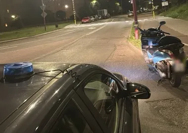 Miał 0,46 promila na motorowerze. W paczce papierosów znaleziono marihuanę