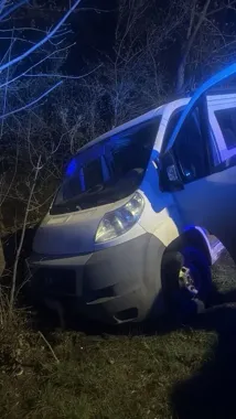 Wjechał do rowu po alkoholu i amfetaminie - świadek przerwał jazdę