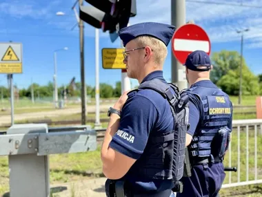 Patrole na torach i peronach w powiecie tczewskim - służby sprawdzały zagrożenia