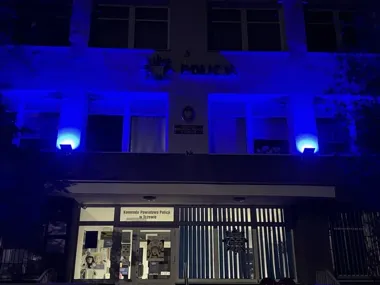 Dwa budynki w Tczewie rozbłysły na niebiesko z bolesnego powodu